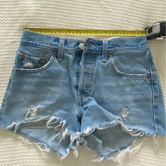 Premium Levis Shorts - Picture 3 of 10